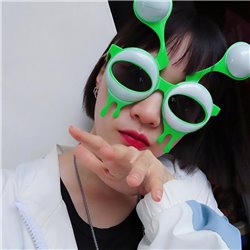 1 st Gr&ouml;na Ufoludek festglas&ouml;gon - Rolig outfit, med en touch av festliga f&auml;rger