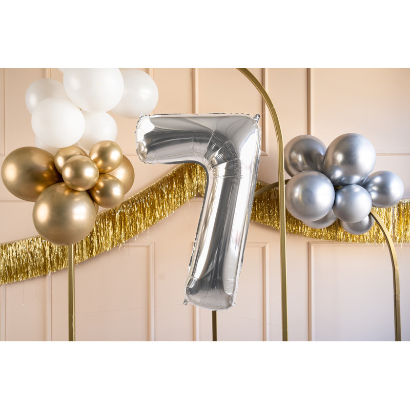 1 st. Folieballong siffra "7" silver, 72 cm, inkl. sugrör för luft och helium