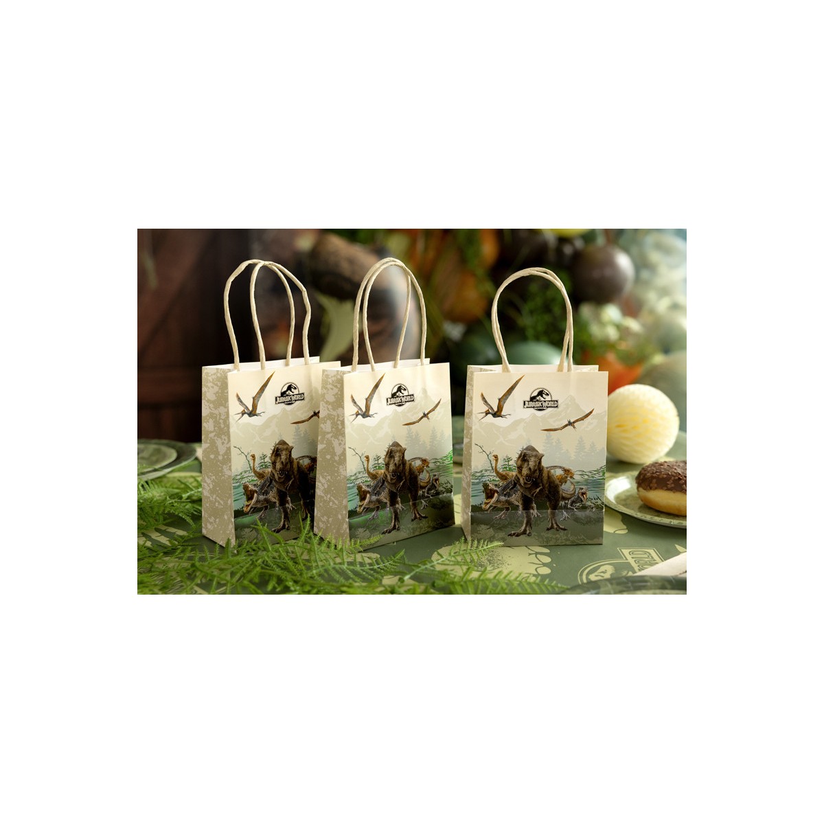 Paper gift bags Jurassic World, 12x15.5x6 cm, mix (1 pkt / 6 pc.) Paper gift bags Jurassic World, 12x15.5x6 cm, mix (1 pkt / 6 pc.)