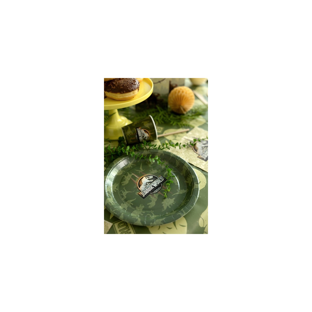 Paper plates Jurassic World, 23 cm, mix (1 pkt / 6 pc.) Paper plates Jurassic World, 23 cm, mix (1 pkt / 6 pc.)