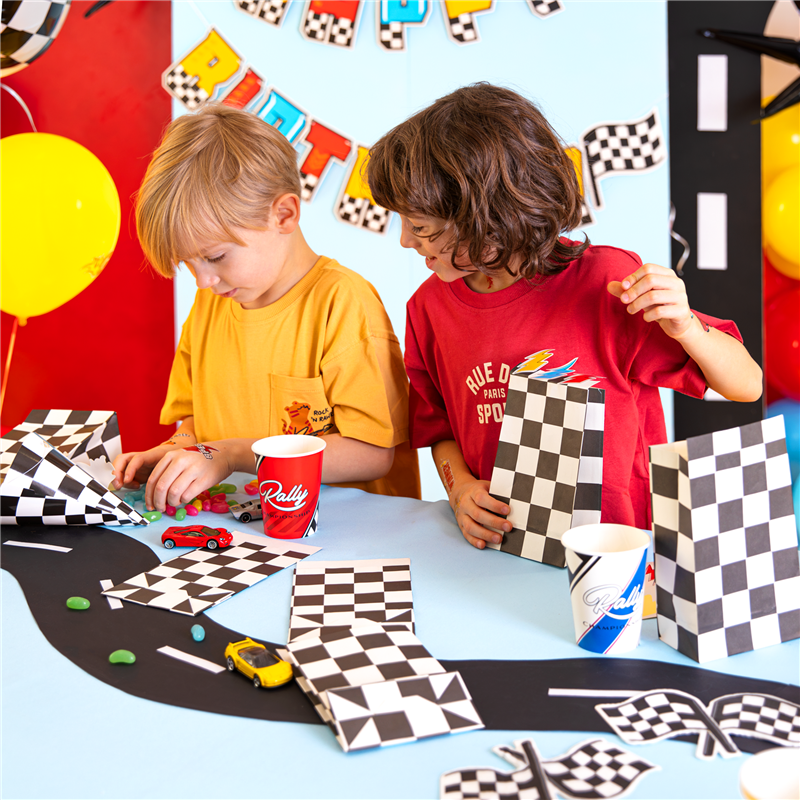 1 st Presentp&aring;se Biltema Eldhjul, F&auml;rggrann 10.5x18x25 cm &ndash; Fartfylld gl&auml;dje till kalaset!