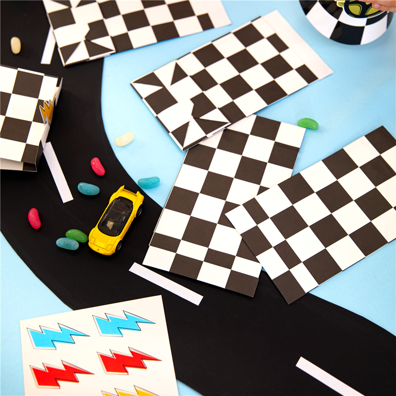 1 st Presentp&aring;se Biltema Eldhjul, F&auml;rggrann 10.5x18x25 cm &ndash; Fartfylld gl&auml;dje till kalaset!