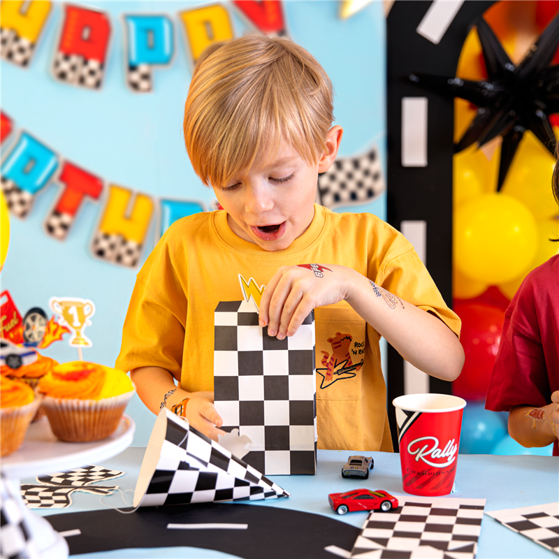 1 st Presentp&aring;se Biltema Eldhjul, F&auml;rggrann 10.5x18x25 cm &ndash; Fartfylld gl&auml;dje till kalaset!