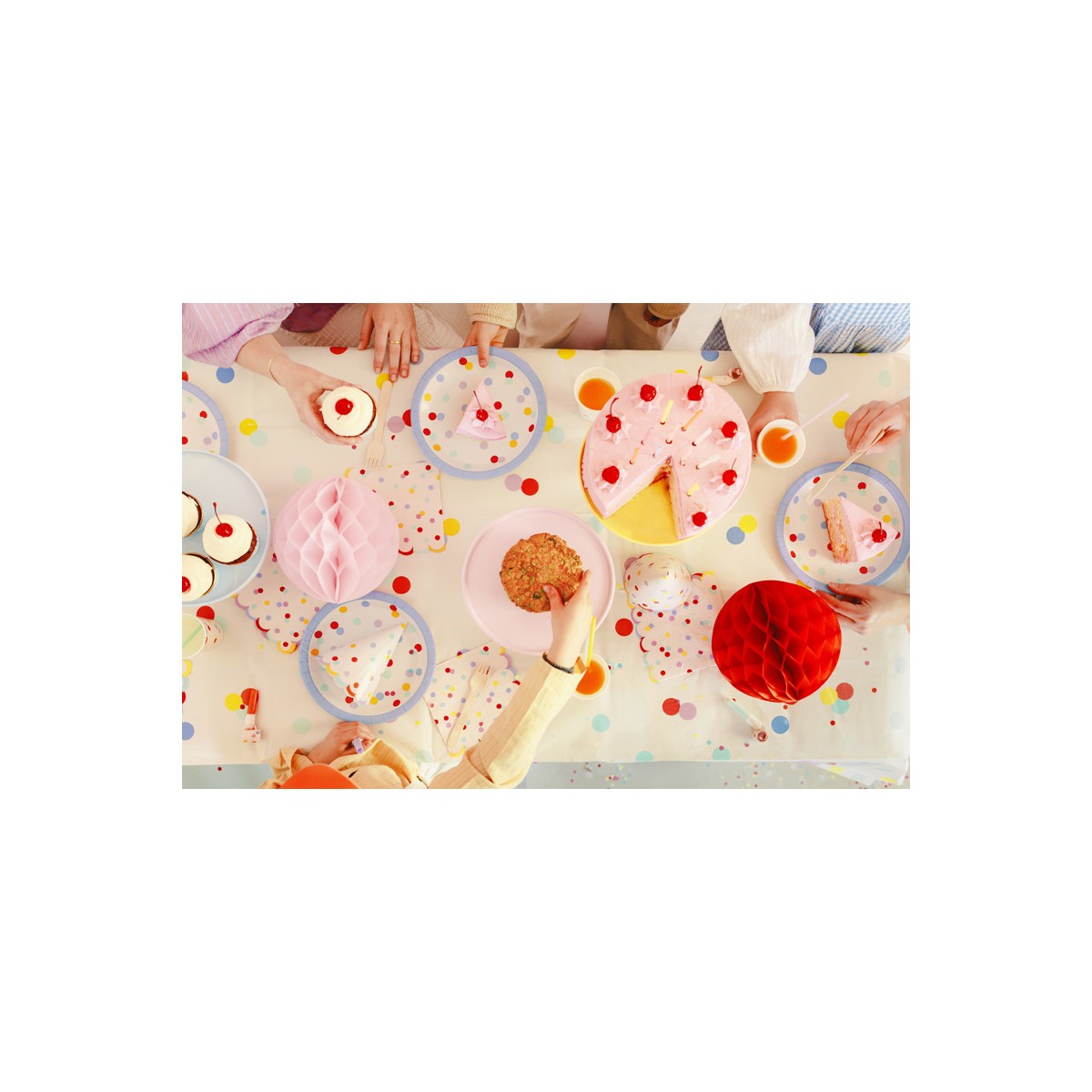 Plates Confetti, 23 cm, mix (1 pkt / 6 pc.) Plates Confetti, 23 cm, mix (1 pkt / 6 pc.)