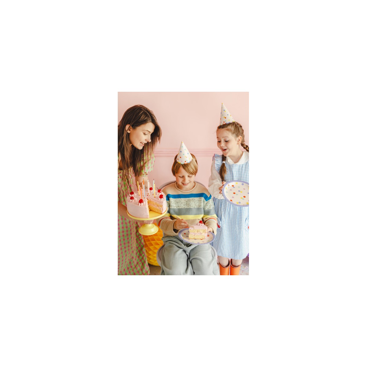 Plates Confetti, 23 cm, mix (1 pkt / 6 pc.) Plates Confetti, 23 cm, mix (1 pkt / 6 pc.)