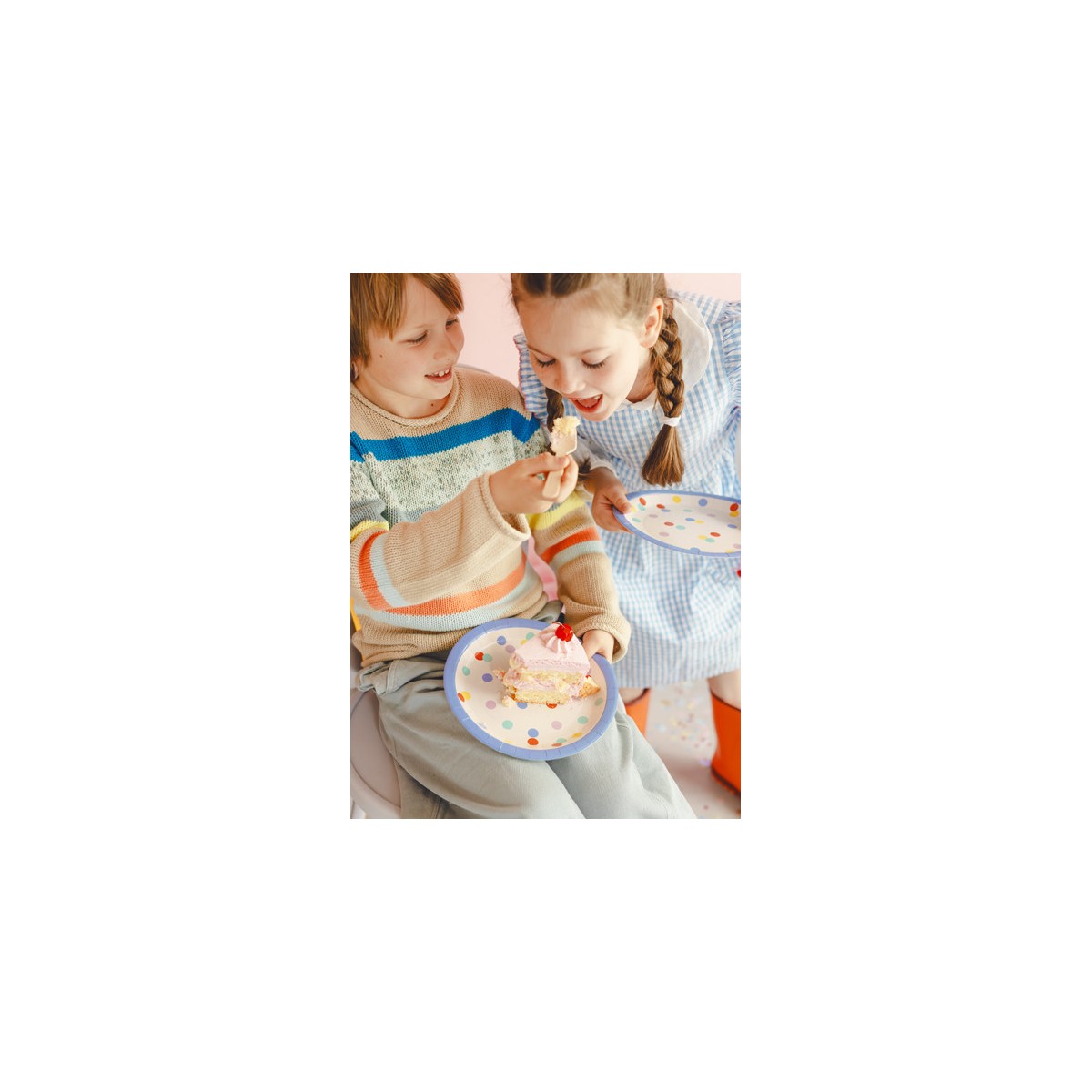 Plates Confetti, 23 cm, mix (1 pkt / 6 pc.) Plates Confetti, 23 cm, mix (1 pkt / 6 pc.)