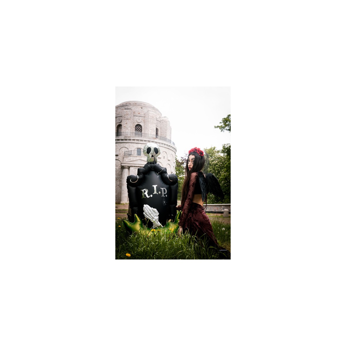 Foil Standing Balloon Tombstone XXL, 74.5x121.5 cm, black