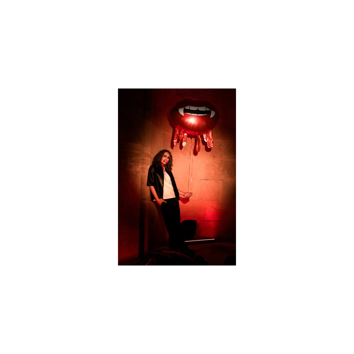 Foil balloon Bleeding lips, 92x60 cm, red