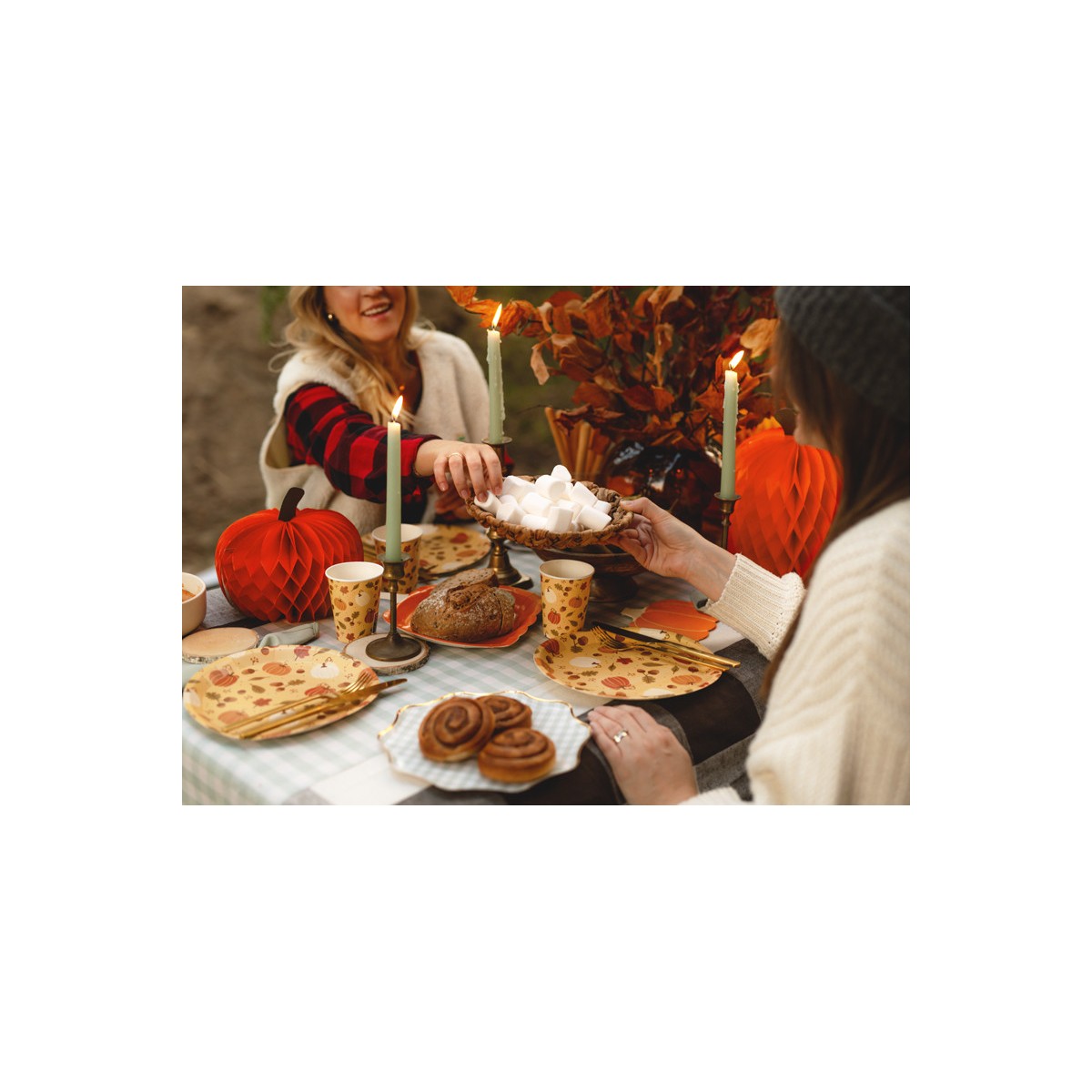 Paper plates Pumpkins and acorns, 23 cm, orange (1 pkt / 6 pc.)