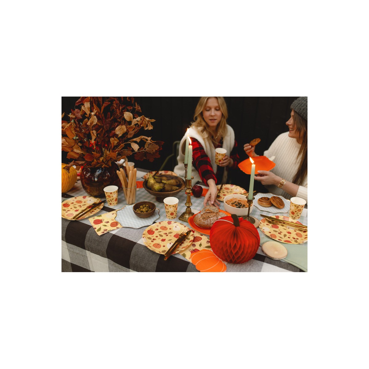 Paper plates Pumpkins and acorns, 23 cm, orange (1 pkt / 6 pc.)