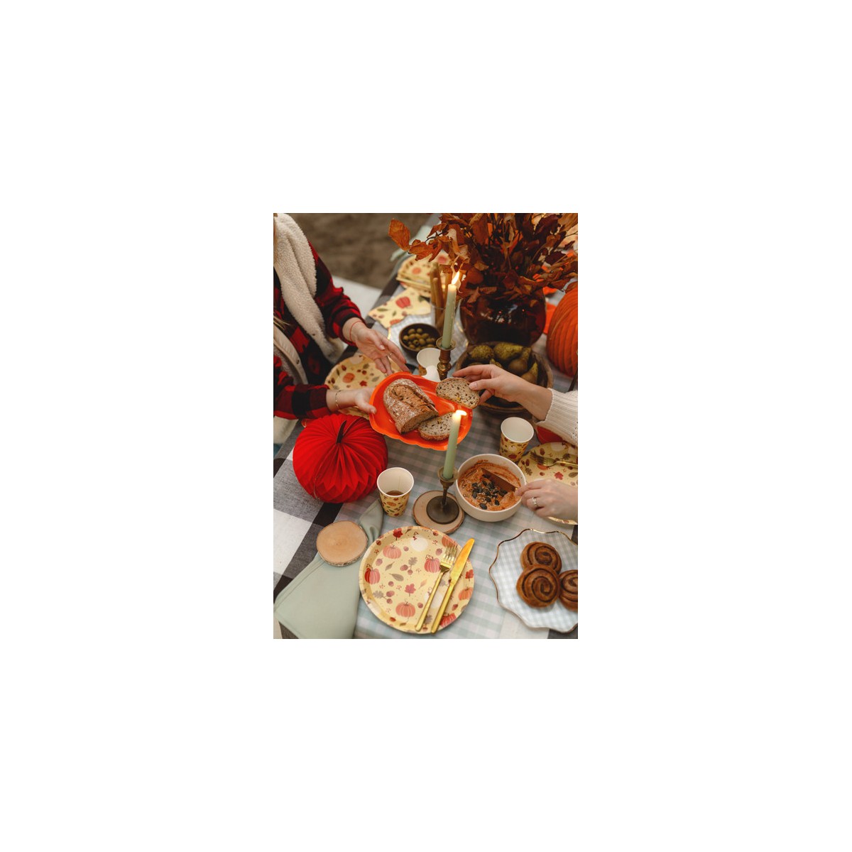 Paper plates Pumpkins and acorns, 23 cm, orange (1 pkt / 6 pc.)