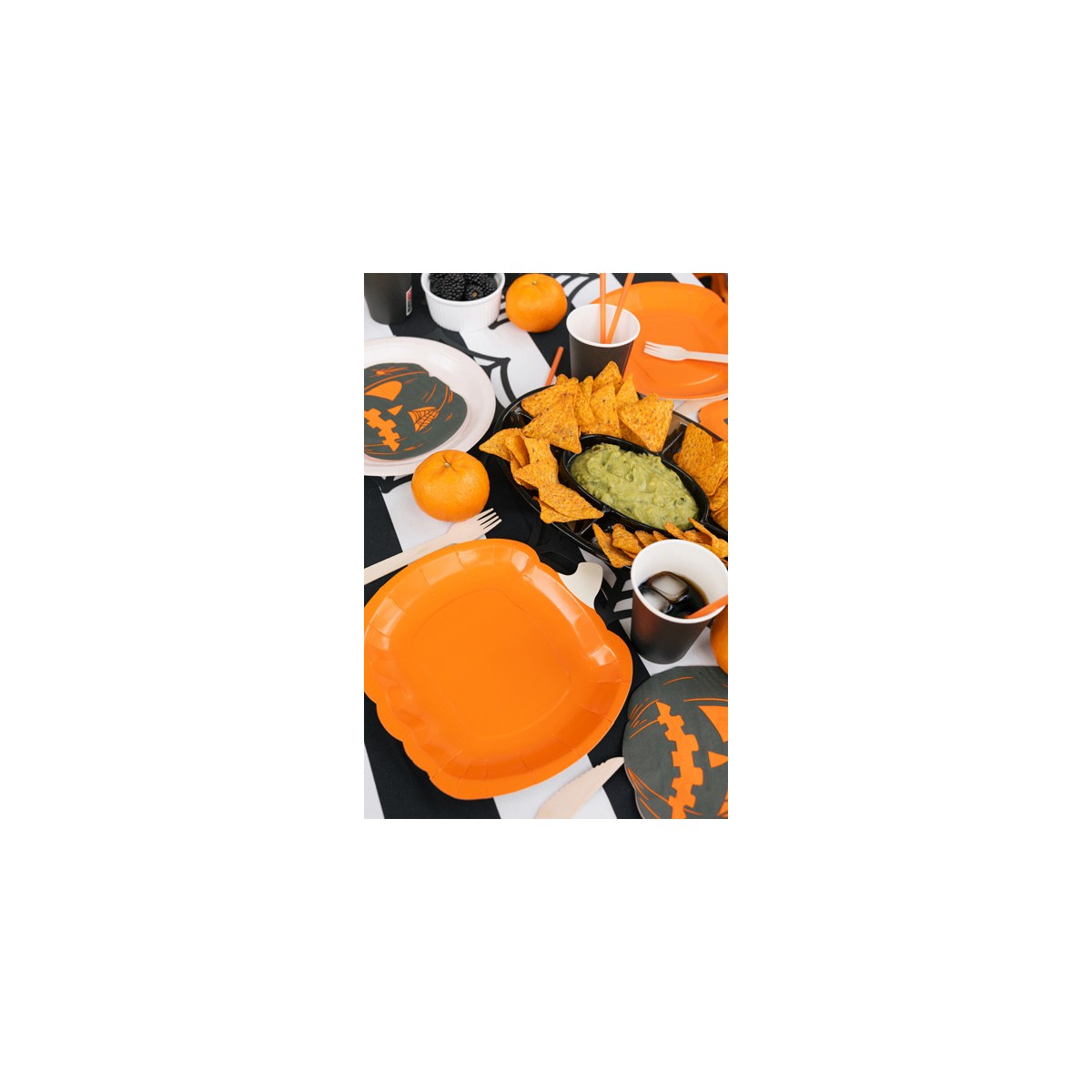 Paper plates Pumpkin, 23.5x24 cm, orange (1 pkt / 6 pc.) Paper plates Pumpkin, 23.5x24 cm, orange (1 pkt / 6 pc.)