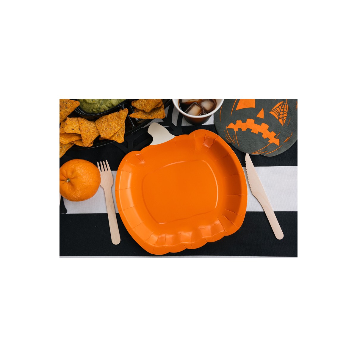 Paper plates Pumpkin, 23.5x24 cm, orange (1 pkt / 6 pc.) Paper plates Pumpkin, 23.5x24 cm, orange (1 pkt / 6 pc.)