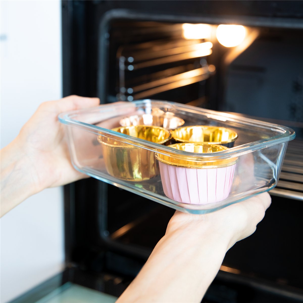 20 st. Runda Bakformar Vit och Guld aluminium 7 cm